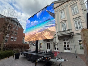 Mobiler LED Videowand Trailer 7m x 4,0m | 28,0 qm hochauflösender Screen [3.9 Pixel Pitch] für Events - Public Viewing - Präsentationen