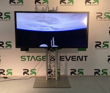 70 Zoll Full HD Monitor – 2 Meter Ständer, tageslichtsichtbar.