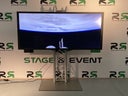 70 Zoll Full HD Monitor – 2 Meter Ständer, tageslichtsichtbar.