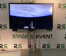 70 Zoll Full HD Monitor – 2 Meter Ständer, tageslichtsichtbar.