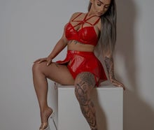Stripperin LARISSA - verführerisches Stripgirl - buchen
