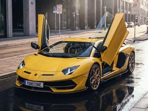 Lamborghini Aventador SVJ 01 di 900 Mieten Sportwagen Mieten