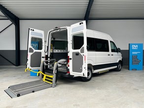 VW Crafter Rollstuhllift max. 4 Rollstuhlplätze / 8 Fahrgäste