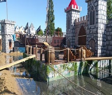 Hafenanlage, Hafen Kulisse, Bühnenkulisse Maritim, Piratendekoration, Hafenbühne