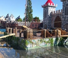 Hafenanlage, Hafen Kulisse, Bühnenkulisse Maritim, Piratendekoration, Hafenbühne