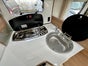 teilintegriertes Wohnmobil mit geräumigem Badezimmer - Galerie - Bild 4