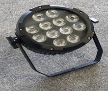 Outdoor Akku LED Scheinwerfer 12 x 18 Watt RGBWA, mieten