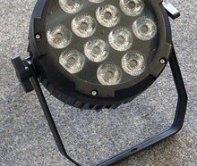 Outdoor Akku LED Scheinwerfer 12 x 18 Watt RGBWA, mieten
