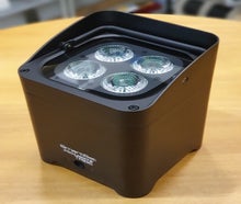 RGBW LED Akku Scheinwerfer / Floorspot Smartbat mit bis zu 12 Stunden Laufzeit, Fernbedienung, DMX, Sound to Light