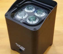 RGBW LED Akku Scheinwerfer / Floorspot Smartbat mit bis zu 12 Stunden Laufzeit, Fernbedienung, DMX, Sound to Light