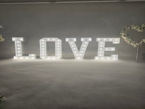 LOVE beleuchtete Buchstaben