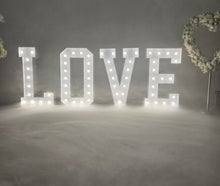 LOVE beleuchtete Buchstaben