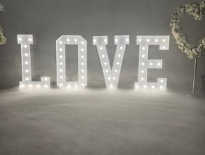 LOVE beleuchtete Buchstaben