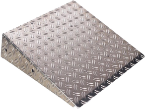 Aluminium Rampe 2m breit mieten – Bühnenelement & Podeste