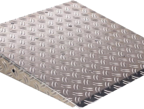 Aluminium Rampe 2m breit mieten – Bühnenelement & Podeste