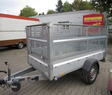 Offener Kastenanhänger mit Laubgitter