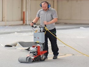 Teppichstripper mit Antrieb (123 kg)