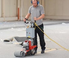 Teppichstripper mit Antrieb (123 kg)