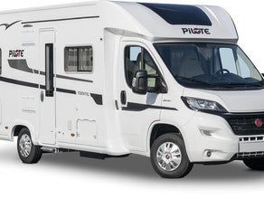 A - Classic 4/5 pax" - Pilote Essentiel P716 - Teilintegriertes Familien-Wohnmobil "