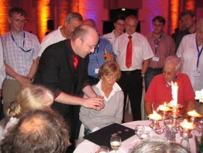 WELTMEISTER Zauberer Martin Eisele bittet zu Tisch!
