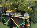 Gitterbox / Stehtisch / Theke / Schirm schwarz mit Holzplatte - Galerie - Bild 1