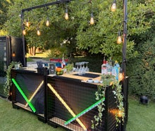 Gitterbox / Stehtisch / Theke / Schirm schwarz mit Holzplatte