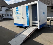Barrierefreier Toilettenwagen Handicap mit Auffahrrampe