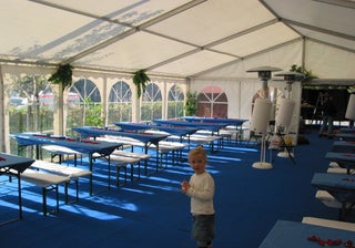 Partyzelt - Festzelt 8 m x 15 m inklusive Bestuhlung und Beleuchtung