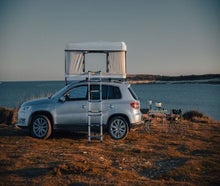 VW SUV Tiguan 4x4 mit Dachzelt, perfekt für 2 Personen