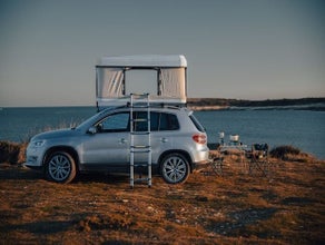 VW SUV Tiguan 4x4 mit Dachzelt, perfekt für 2 Personen