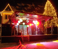Weihnachtsmarkt-Bühne von 12m² bis 80m² - lassen Sie sich ein Angebot von einen unserer Mitarbeiter unterbreiten. Auch für Ihr für Stadtfest, Kundgebung, Präsentation, Roadshow, Event, Festivals oder Konzert habe wir das richtige Sys.