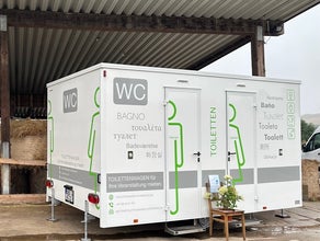 Toilettenwagen, Miet WC Tank, Autark, Event WC, Klowagen, Handicap WC, Rollstuhlgerechte Toilette, Behinderten WC, barrierefreies Klo