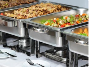 Perfekt ausgestattet für Ihr Event! Vermietung von Chafing Dishes, Geschirr, Besteck und Getränkekühlschränke
