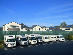 Wohnmobil Stellplatz, Wohnwagen Parkplatz überwacht