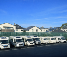 Wohnmobil Stellplatz, Wohnwagen Parkplatz überwacht