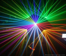 Lasershow mit 5 Projektoren und Live Operator