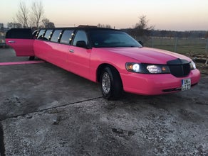 Stretchlimousine in pink, Luxus pur, Roter Teppich und Getränke kostenlos incl! Zudem dürfen Sie kostenlos eigene Getränke mitbringen!