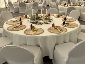Bankett-Tisch ECKIG / RUND mit Tischwäsche