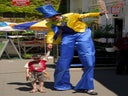 Stelzenläufer mit Ballonkunst