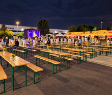 Bierzeltgarnituren Tische Bänke mieten mit Lieferung und Aufbau