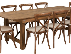 Rustikaler Holztisch / Crossback mieten für Vintage Hochzeit