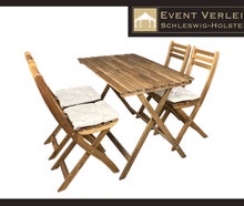 Sitzgruppe Akazienholz mieten – rustikale Gartenmöbel für Events | dunkle Holzklappstühle