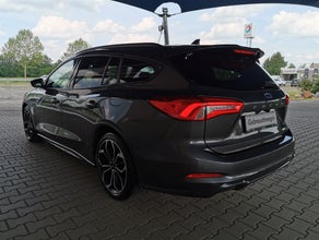 Ford Focus Titanium Turnier inkl. dem neunen 1.0 l EcoBoost Motor mit 125 PS