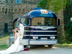 Hochzeitsfahrzeug der Extraklasse historischer Greyhound Bus von 1948