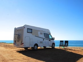 Carado T334 Wohnmobil mit Hubbbett und Heckquerbett