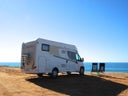 Carado T334 Wohnmobil mit Hubbbett und Heckquerbett - Galerie - Bild 1