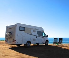 Carado T334 Wohnmobil mit Hubbbett und Heckquerbett