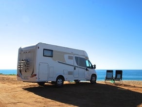 Carado T334 Wohnmobil mit Hubbbett und Heckquerbett