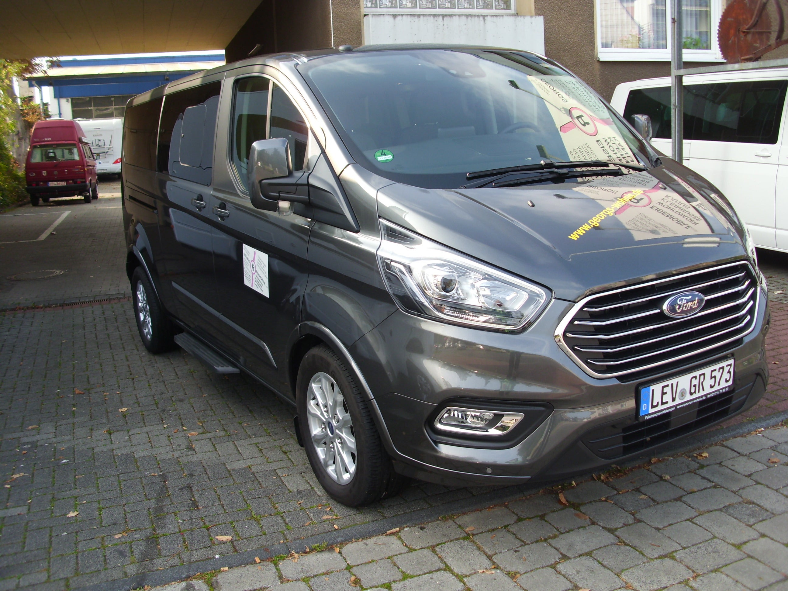Stilvolle 9 Sitzer Auto Mieten Bilder