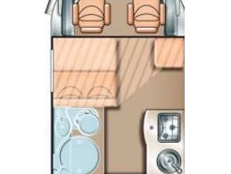 Carado T 132 mit integriertem Doppelbett und großem Heckraum für Gepäck